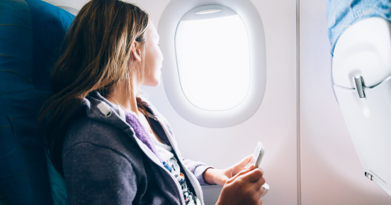 Die Begleitung für Flugreisen: Das Reisekissen im Flugzeug