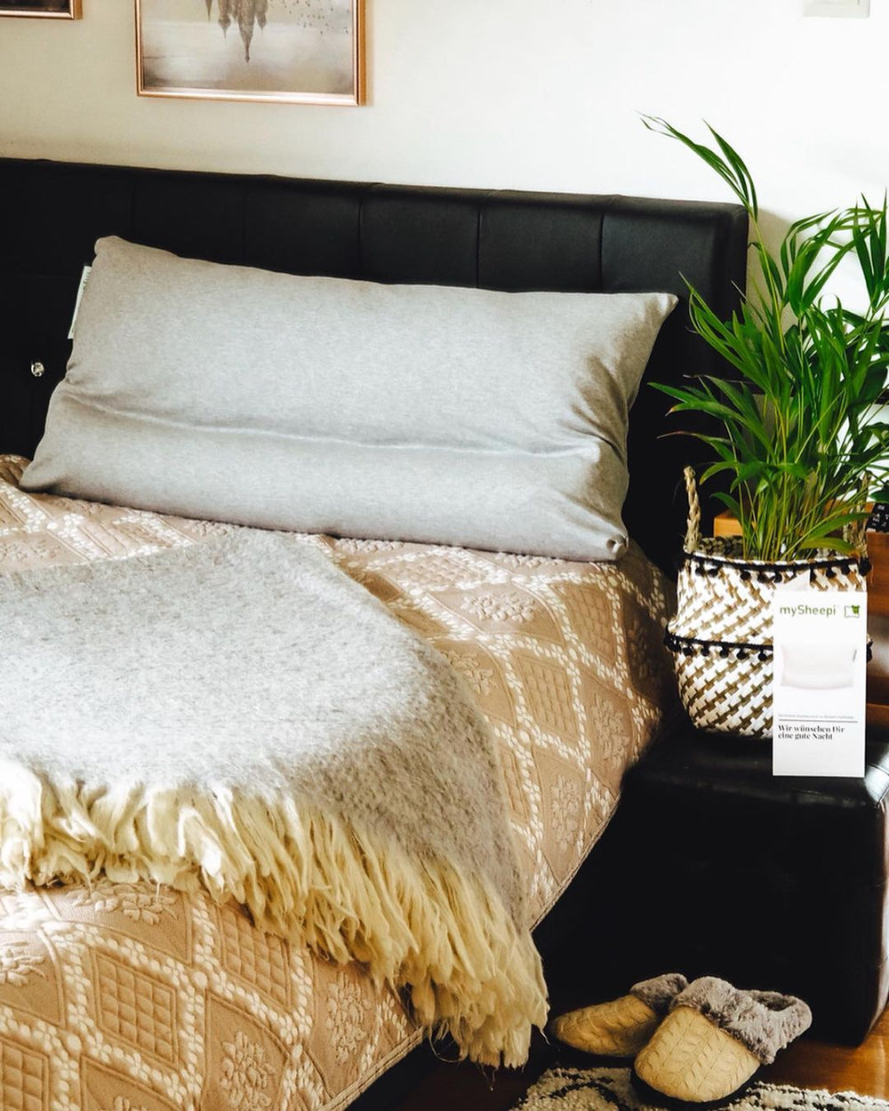 Nackenkissen auf einem BOHO-Bett