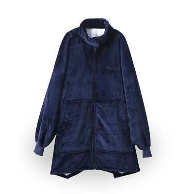 Product Kuschelmantel displayed on a clean background, showing main features and details, no visible text, neutral and inviting presentation