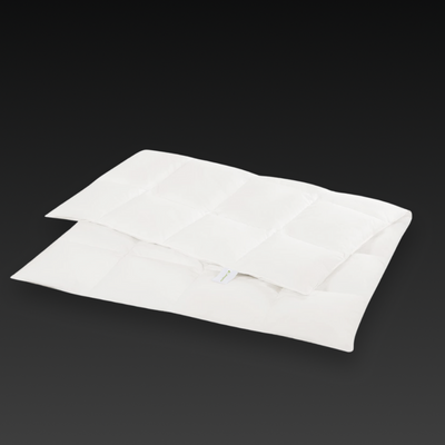 Product HOME Bettdecke displayed on a clean background, showing main features and details, no visible text, neutral and inviting presentation