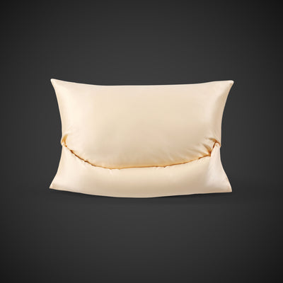 Product HOME Seidenkissenbezug displayed on a clean background, showing main features and details, no visible text, neutral and inviting presentation